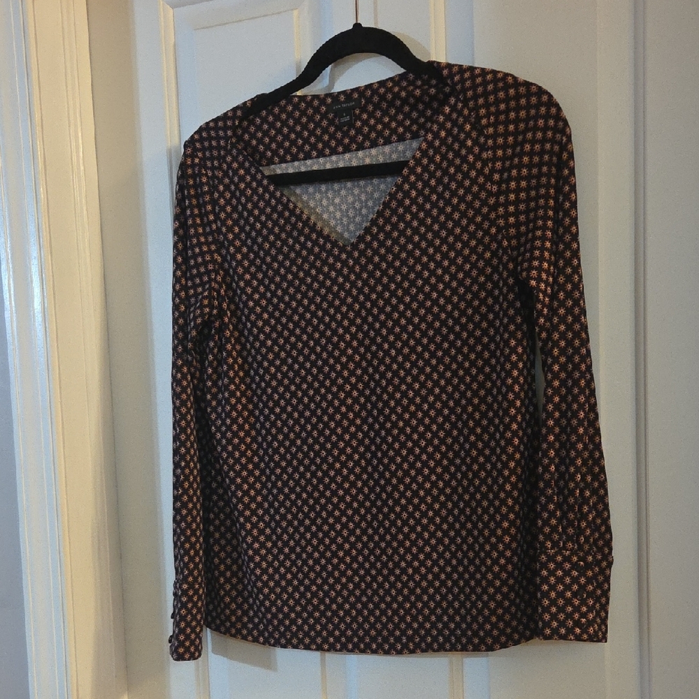 Ann Taylor Black and Burgandy Patterned V-Neck Blouse Small